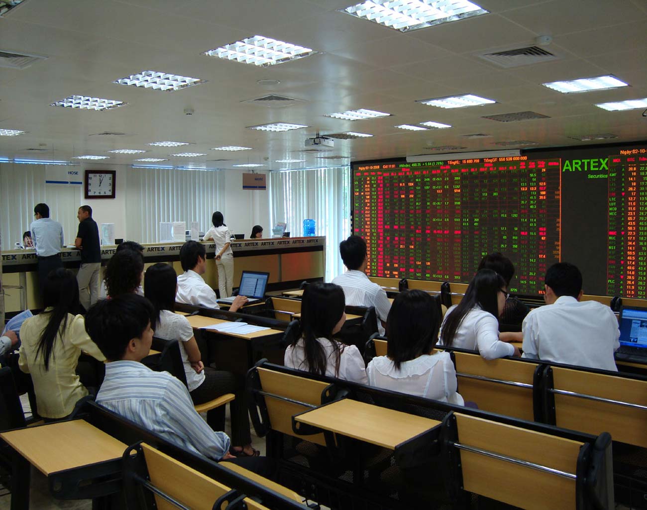 Nhà đầu tư cần bình tĩnh để tránh bị lợi dụng